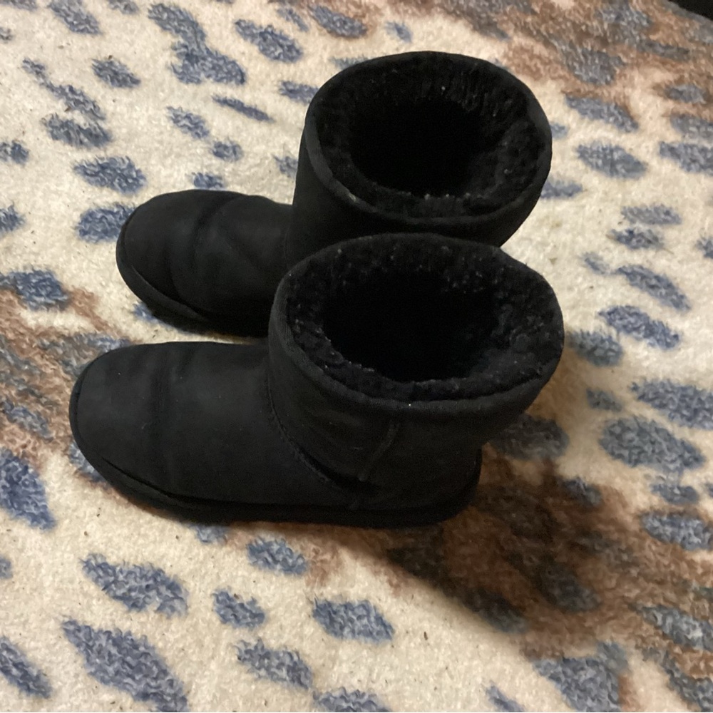 UGG WOMENS BLACK BOOTS.